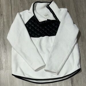 Abercrombie Women's White and Black Quilted Sweater